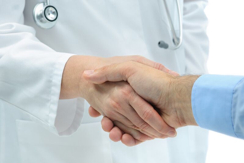 Consultazione di un medico per aumentare un membro