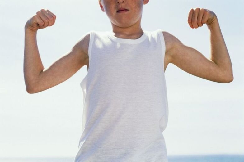 Grave adolescente e ingrandimento del pene a 14 anni