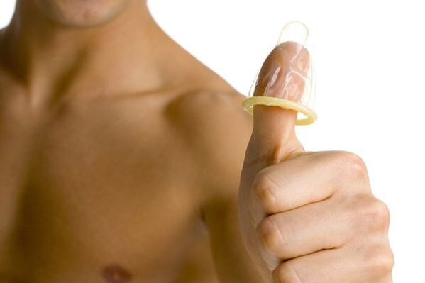 il preservativo sul dito simboleggia l'ingrandimento del pene degli adolescenti